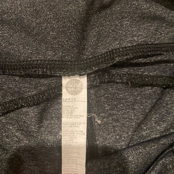 VM Heathered Gray W/ Pocket Detail Leggings - Picture 3 of 3